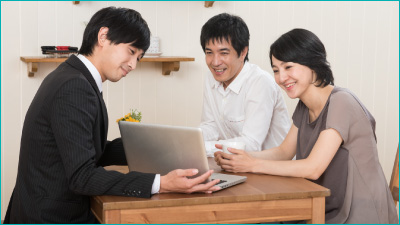 秋田県で出張買取をしている様子